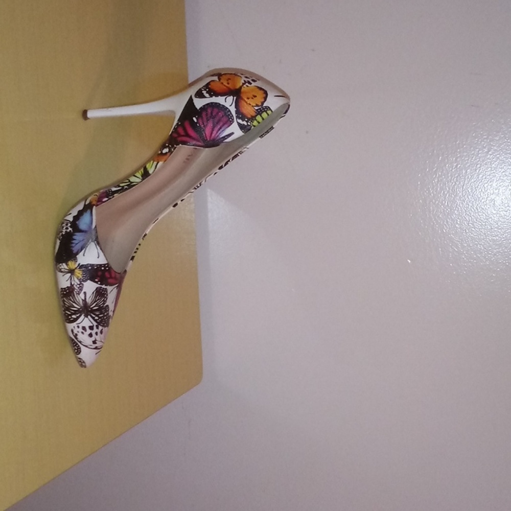 Shoes - Picture 3 of 4